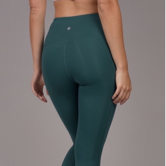Yogalicious Pants - NWT Yogalicious LUX High Waisted Capri Leggings